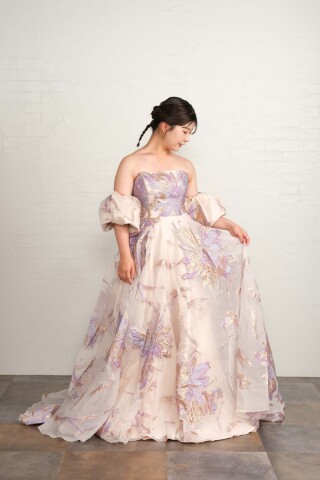 新作ドレスとタキシードをご紹介いたします