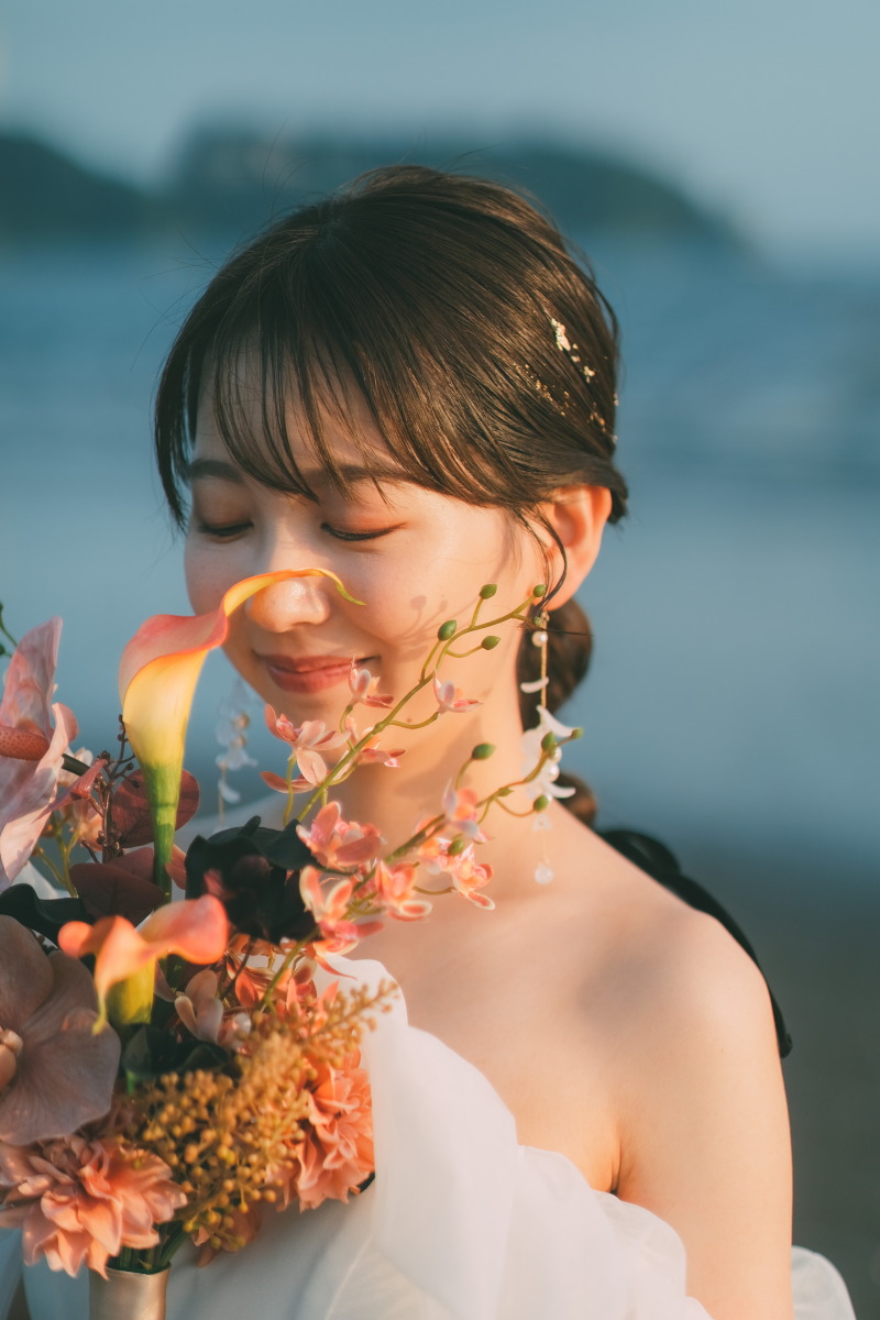 大切なわんちゃんと共に、美しい夕陽の広がる海で想い出フォト♪