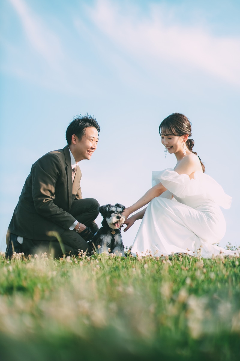 大切なわんちゃんと共に、美しい夕陽の広がる海で想い出フォト♪