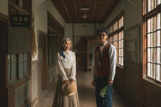 木造校舎で撮るレトロなウェディングフォト