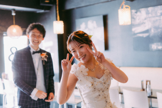 二人で過ごした飲食店やスポットでウェディングフォトを…