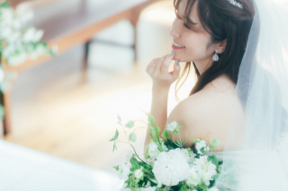 爽やかな陽光の大聖堂で夏らしい写真を撮影しませんか？