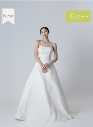 新作ドレスのご紹介です!