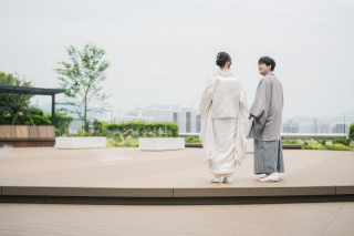 おふたりらしさの溢れる撮影グッズと一緒に!