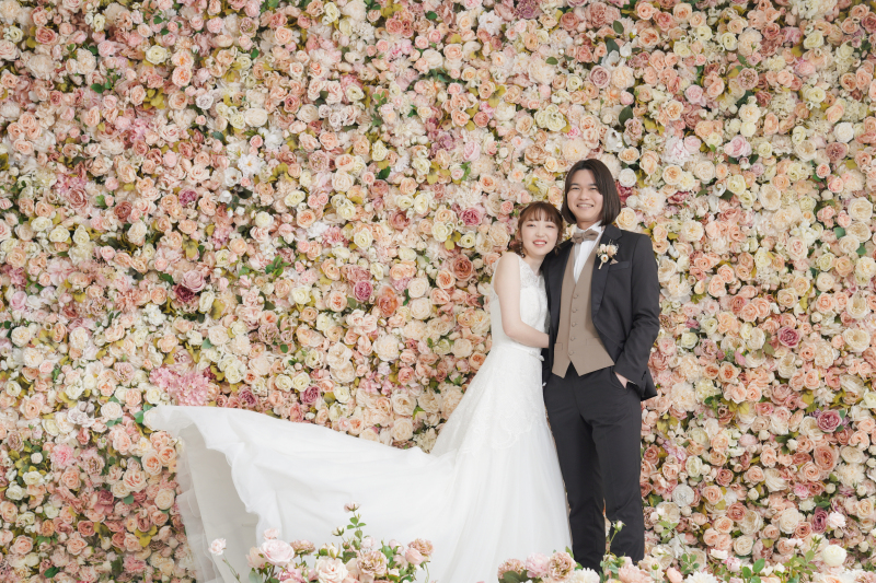 お花に囲まれたスタジオ撮影