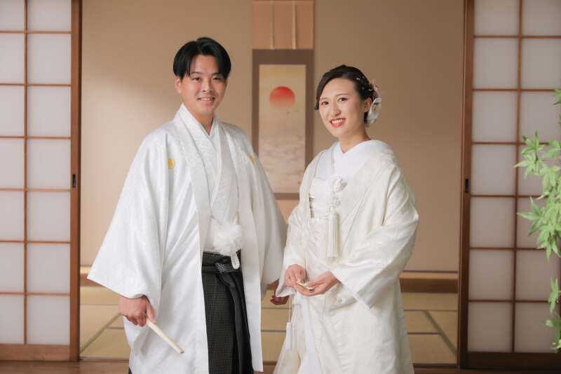 式の雰囲気に合わせた前撮りを!