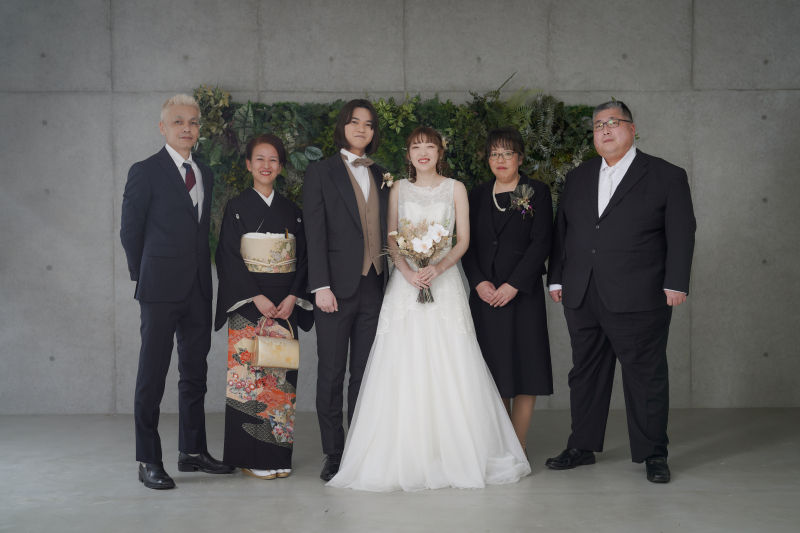 お花に囲まれたスタジオ撮影