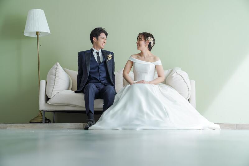 かっちりもラフもお二人らしく