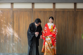 屋内庭園で、色打掛も！白無垢も！