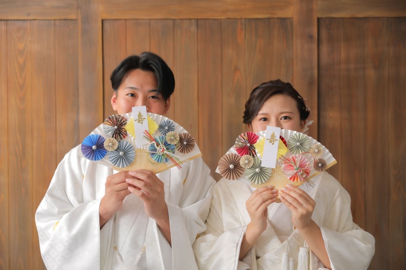式の雰囲気に合わせた前撮りを!