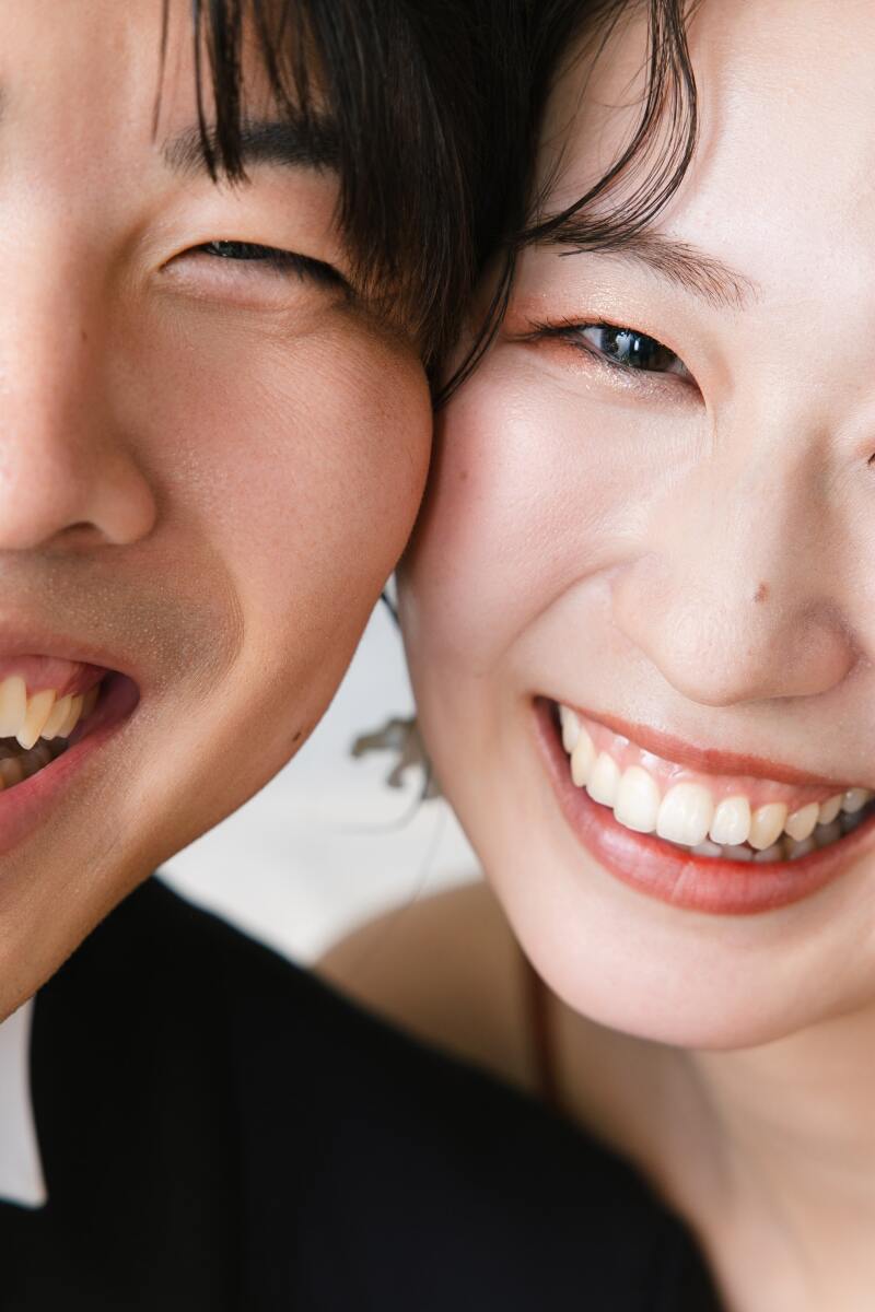 和装と洋装をスタジオで!笑顔が素敵なお二人と一緒に