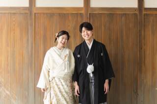 和装と洋装をスタジオで！笑顔が素敵なお二人と一緒に
