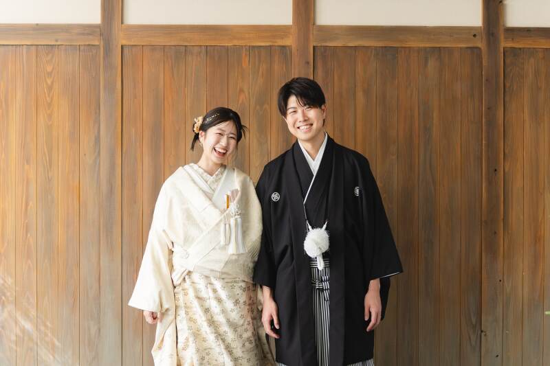 和装と洋装をスタジオで!笑顔が素敵なお二人と一緒に