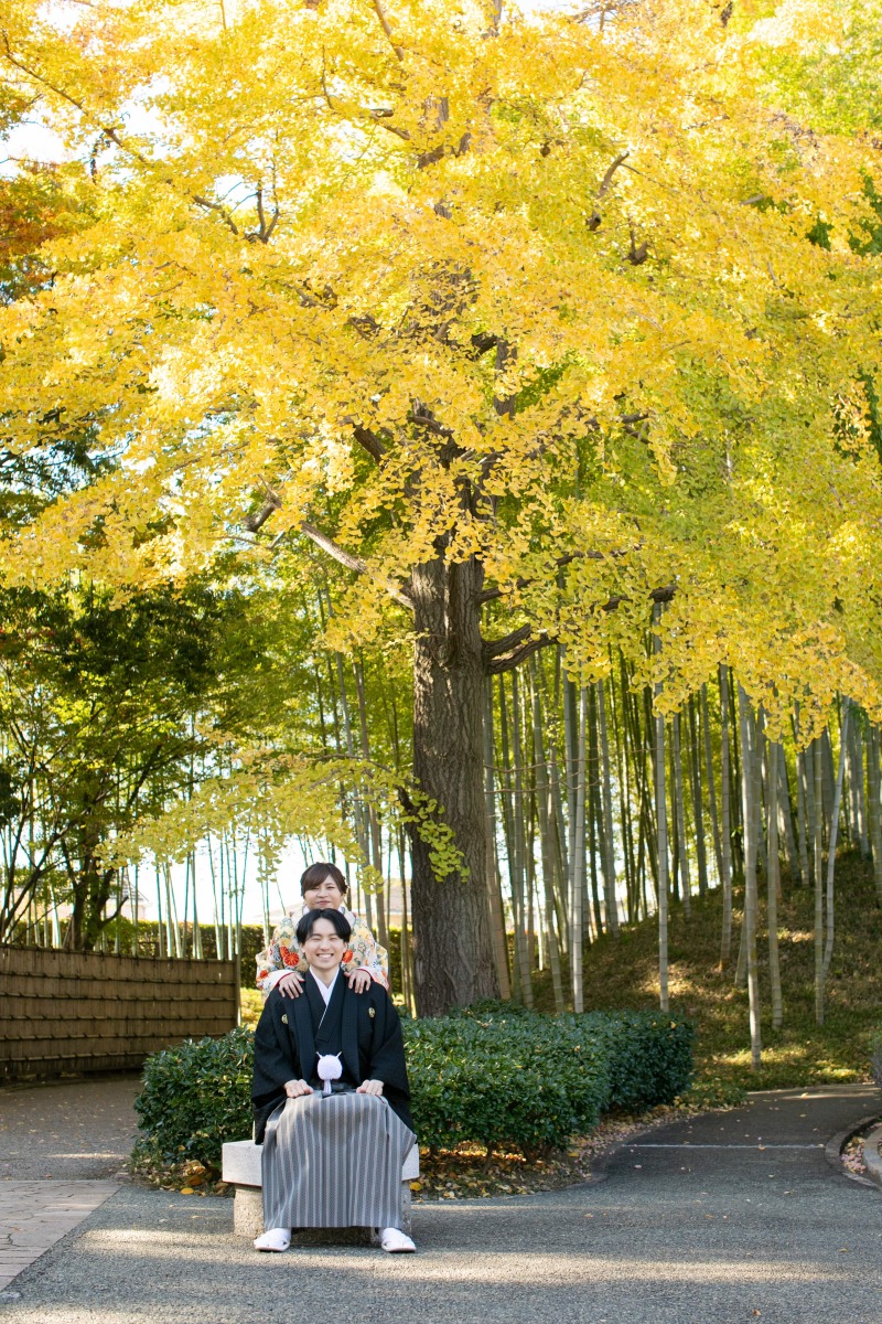 紅葉シーズンを迎えた花田苑で笑顔の撮影