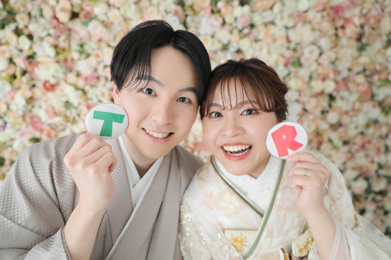 紅葉シーズンを迎えた花田苑で笑顔の撮影