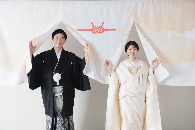 お二人の記念に!屋内庭園スタジオ&私服フォトの撮影を