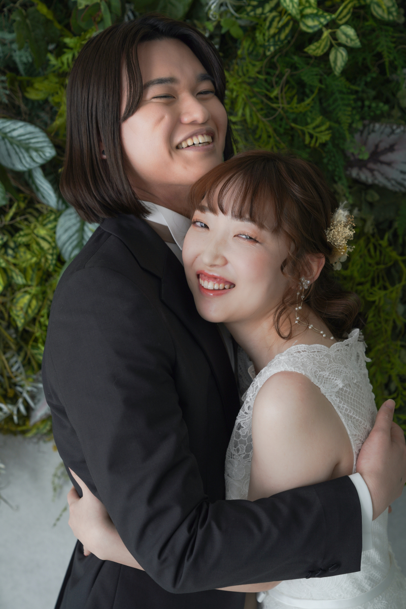 お花に囲まれたスタジオ撮影
