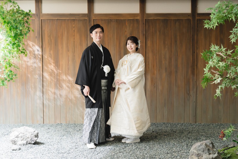 お二人の記念に!屋内庭園スタジオ&私服フォトの撮影を