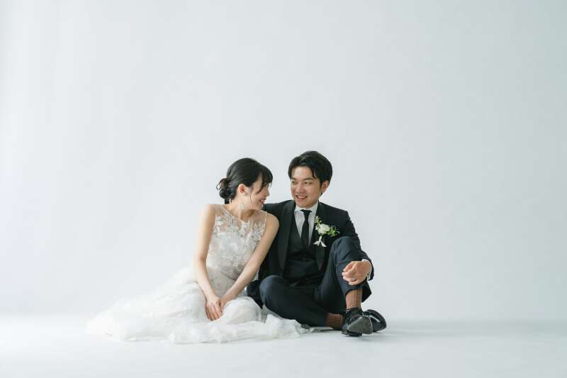 和装と洋装でお二人らしく写真を残しませんか？
