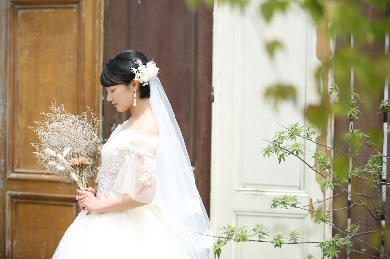 ショートヘアでも可能なウェディングヘアスタイル 公開日 21年11月15日 ウェディングフォトスタジオ ニワトル Niwatol 京都府でフォト ウェディング探すならphotorait