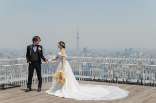 冬空いっぱいに広がる都内ロケーションをバックに唯一無のお写真を…