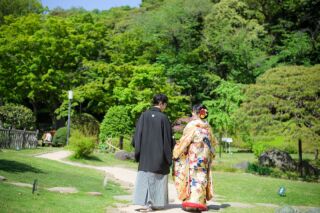 洋装だけでなく和装も映える、緑が魅力の季節♪