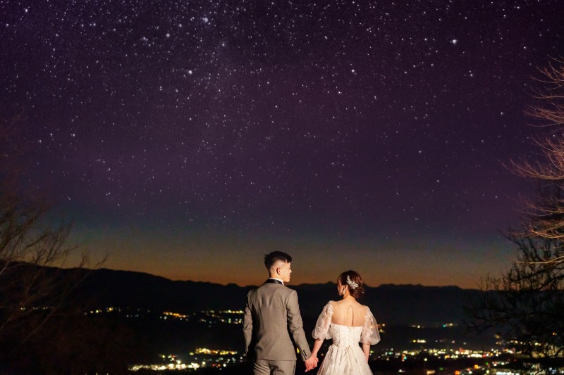 星空フォトウェディング ― 澄んだ夜空の下で残す、特別な一枚 ―