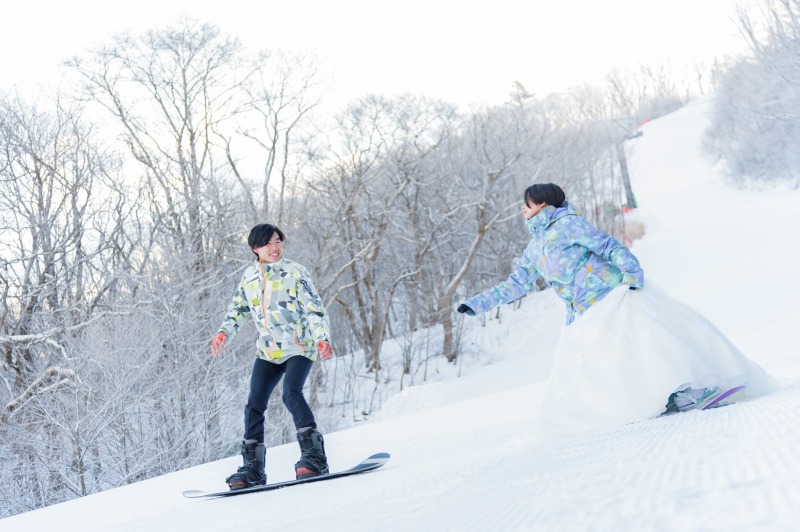 ゲレンデで全力スマイル!冬のプリンススキー場で前撮り