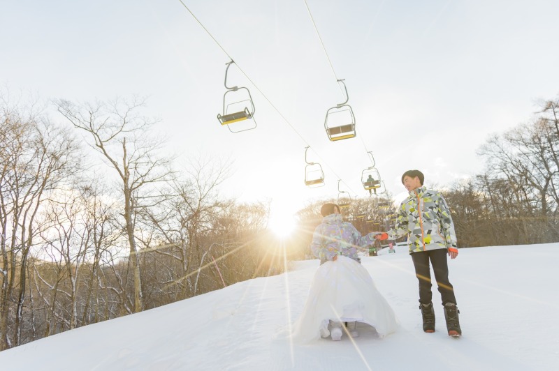 ゲレンデで全力スマイル!冬のプリンススキー場で前撮り