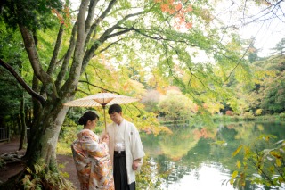 緑と紅葉が重なる10月の軽井沢