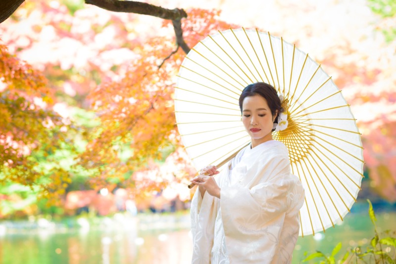 どの衣装にする？紅葉に映える秋の前撮り