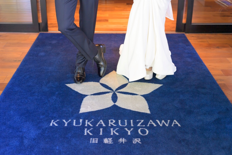 KIKYOが思い出のホテルのおふたりへ！客室でのお写真も！