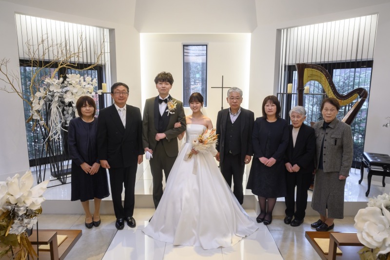 家族に見守られて ― 結婚という節目に選んだセレモニーフォト