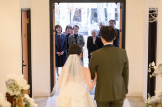 家族に見守られて ― 結婚という節目に選んだセレモニーフォト