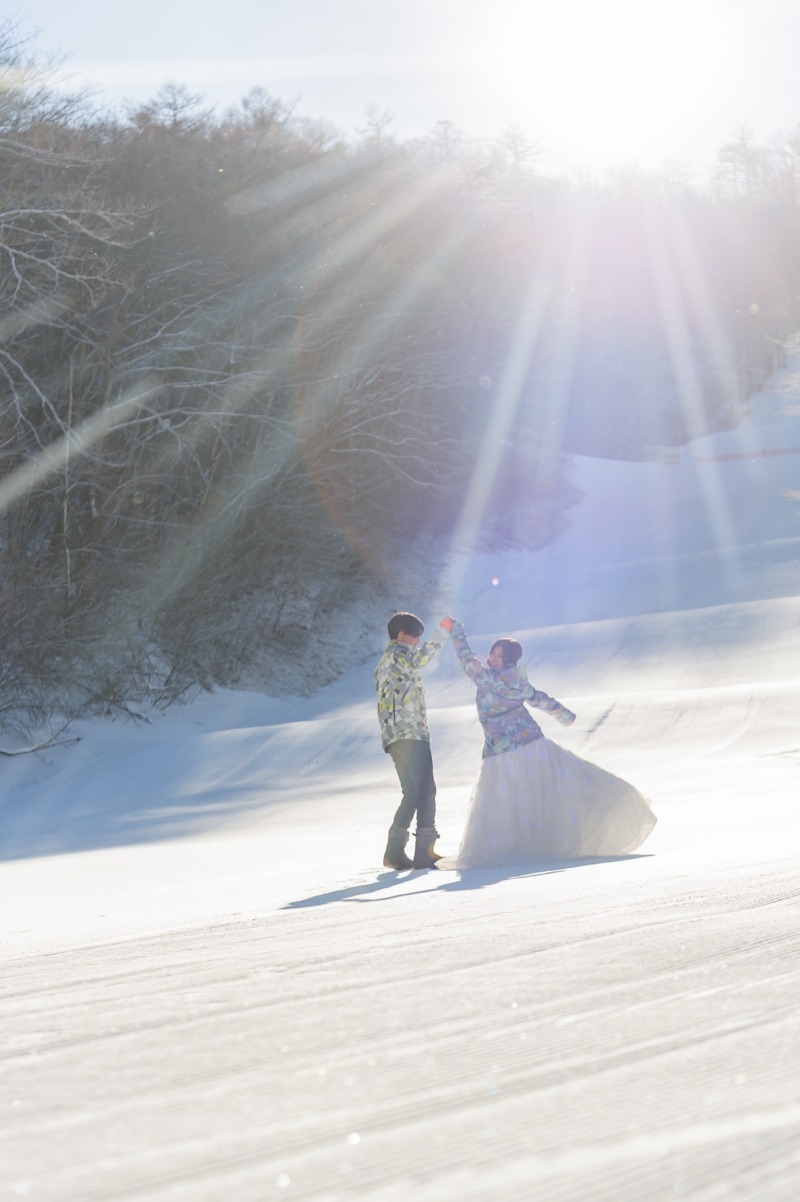 ゲレンデで全力スマイル!冬のプリンススキー場で前撮り
