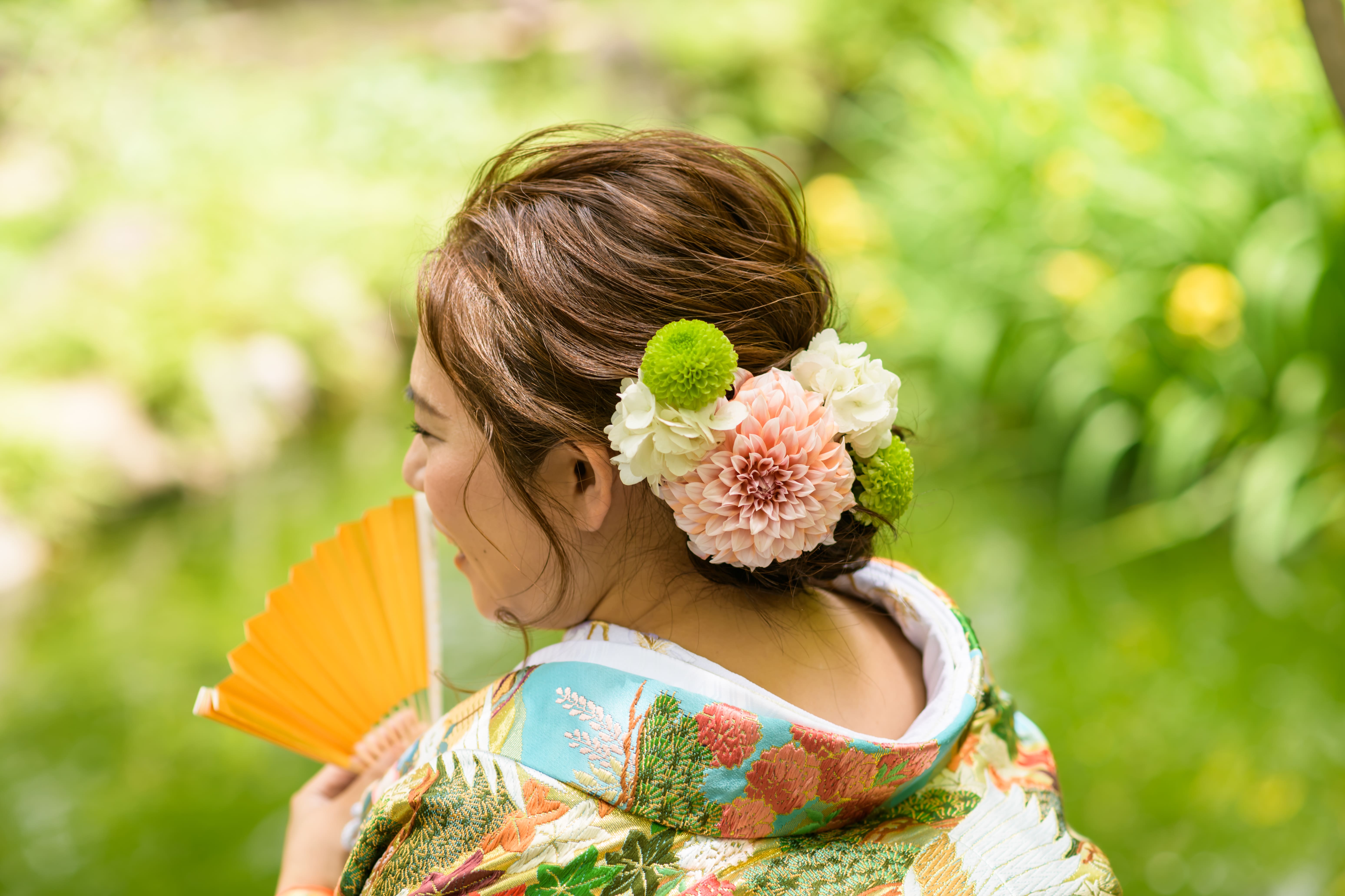 和装に彩りを添える生花ヘッドパーツ 公開日 22年11月11日 Style 福岡 福岡県でフォトウェディング探すならphotorait