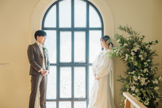 天然木の温もり溢れるチャペルでの撮影