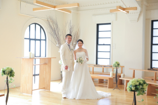 木目調の温もり溢れるチャペル♡