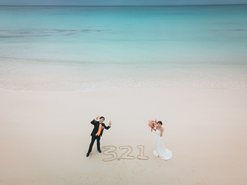 砂浜に描いた結婚記念日♡