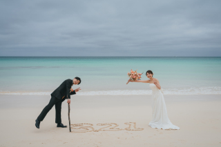 砂浜に描いた結婚記念日♡