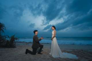 サンセット後のロマンティックなプロポーズシーン♡