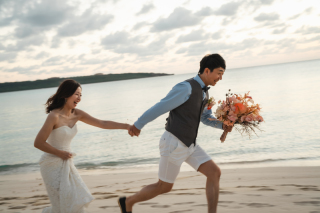 【映画のワンシーンのよう】お二人が手をとり走るショット♡