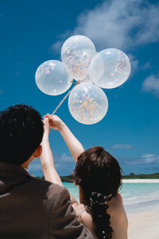 青空ビーチ×風船・サングラスで楽しい撮影♪