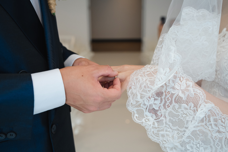 アクセサリー類や指輪、ドレスの物撮りを紹介させていただきます！