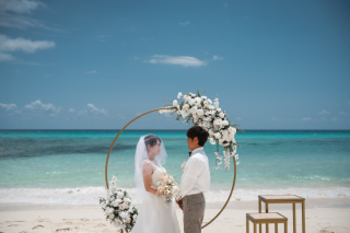 【4月~10月限定】ビーチウェディングフォト♪【感動の挙式風フォト】