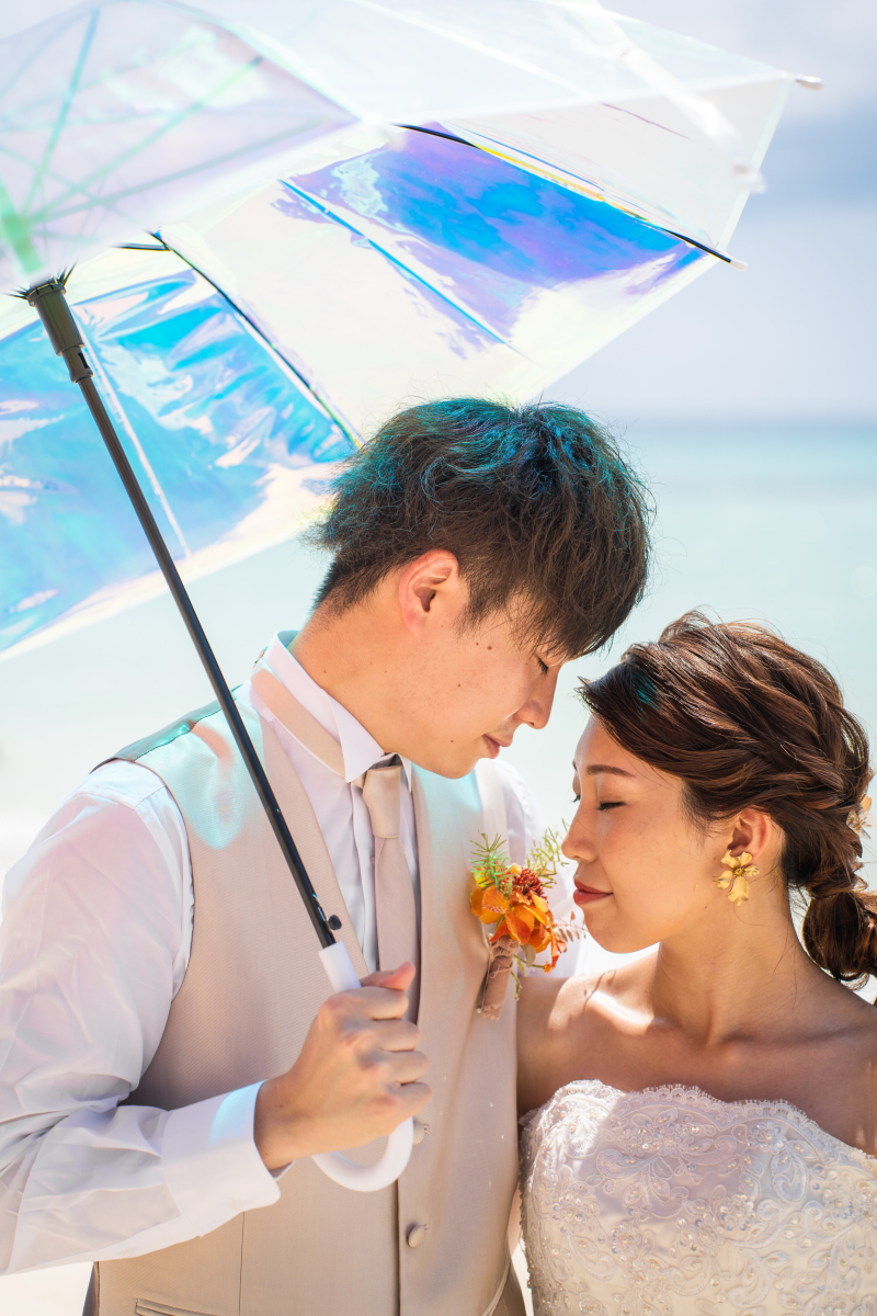 キラキラ輝く晴れの日の傘