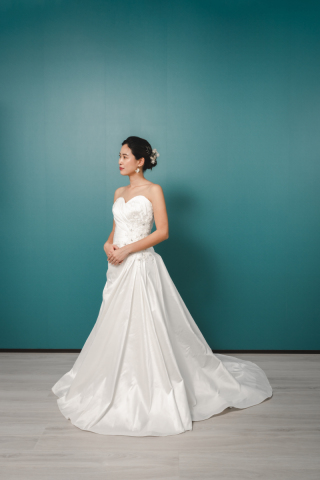 【ドレス紹介】ハートカットがフェミニンなドレス♪【DJ7】