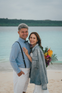 ドレスの上にデニムジャケットを羽織って♪