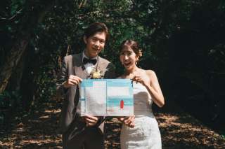 【お持込み無料】婚姻届やスマホでおふたりの思い出を一緒に撮影！