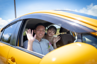 【オフショット】レンタカーに乗るお二人のショット♪